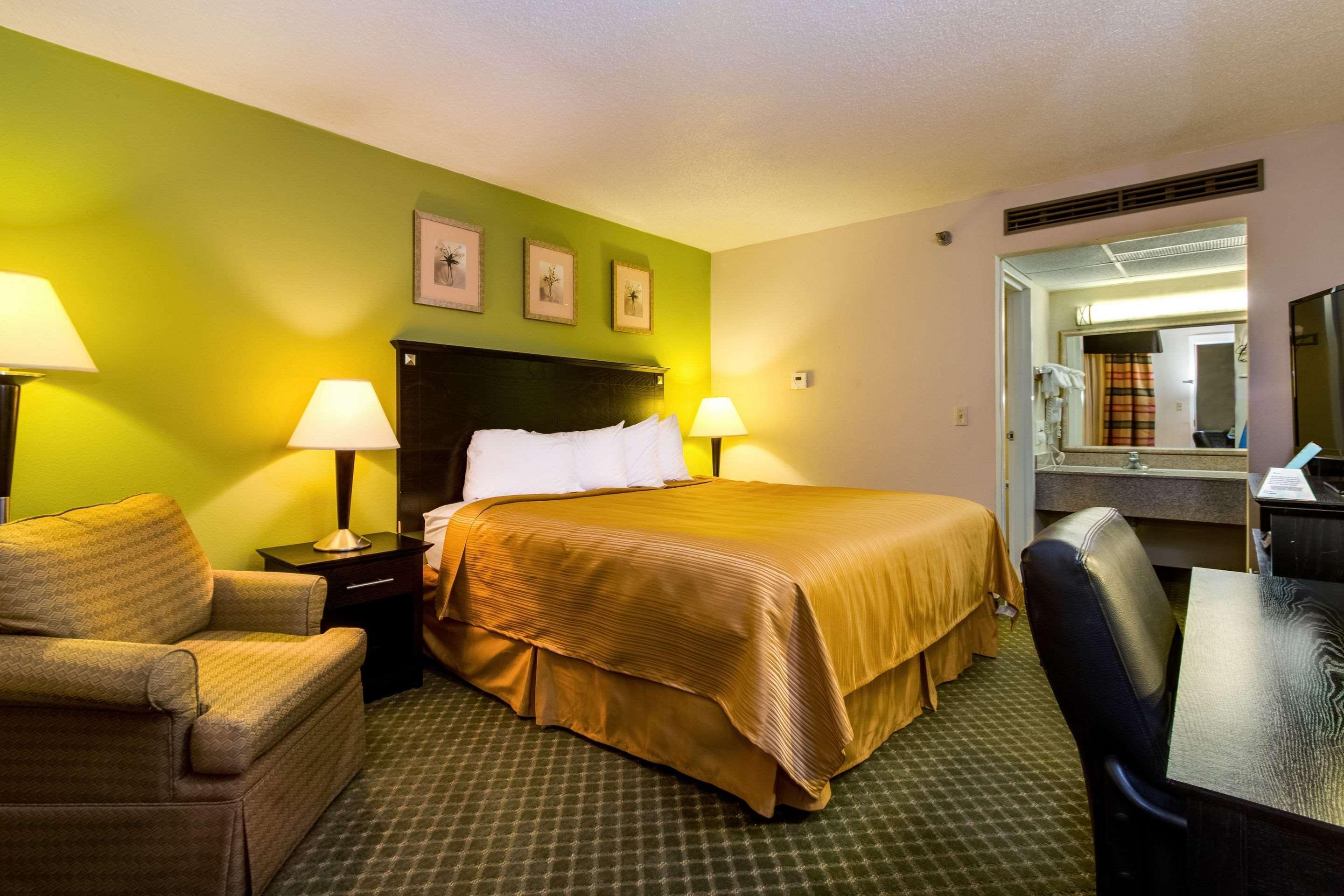 Quality Inn & Suites Moline - Quad Cities Экстерьер фото