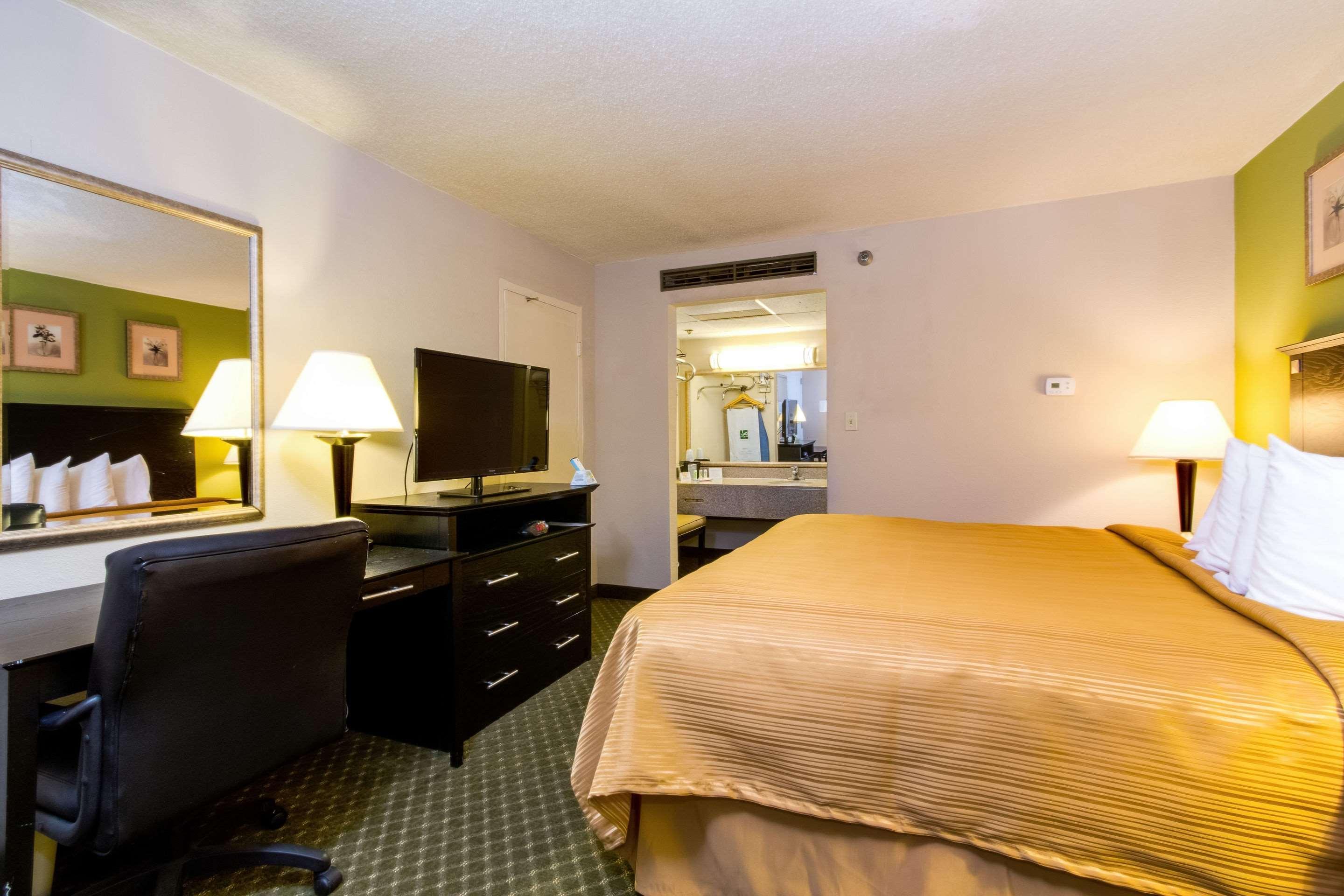 Quality Inn & Suites Moline - Quad Cities Экстерьер фото