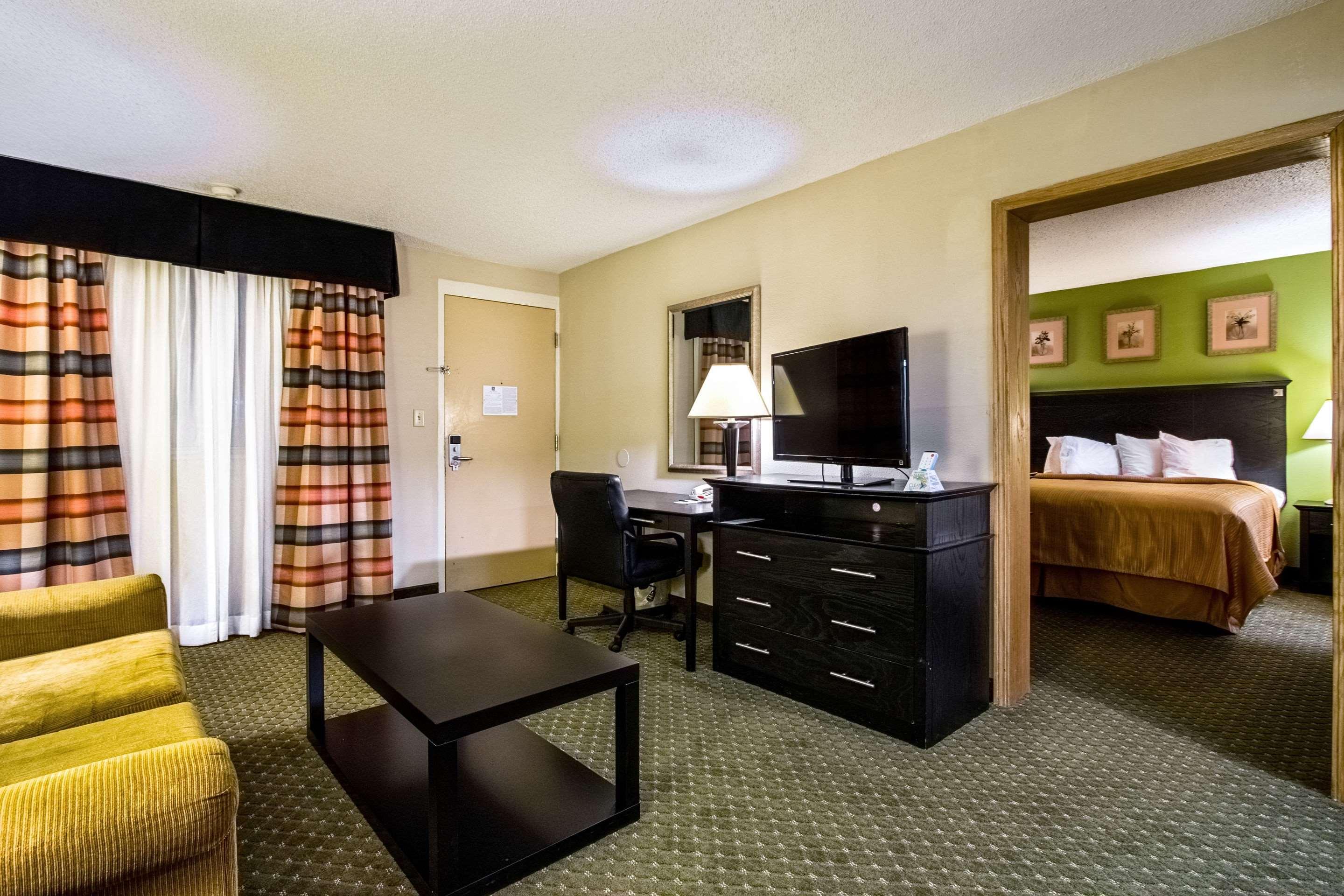 Quality Inn & Suites Moline - Quad Cities Экстерьер фото