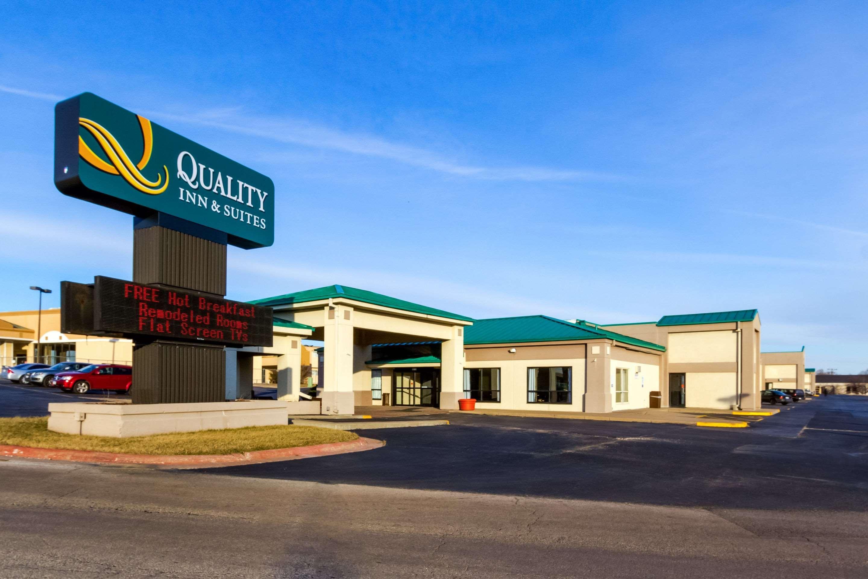 Quality Inn & Suites Moline - Quad Cities Экстерьер фото