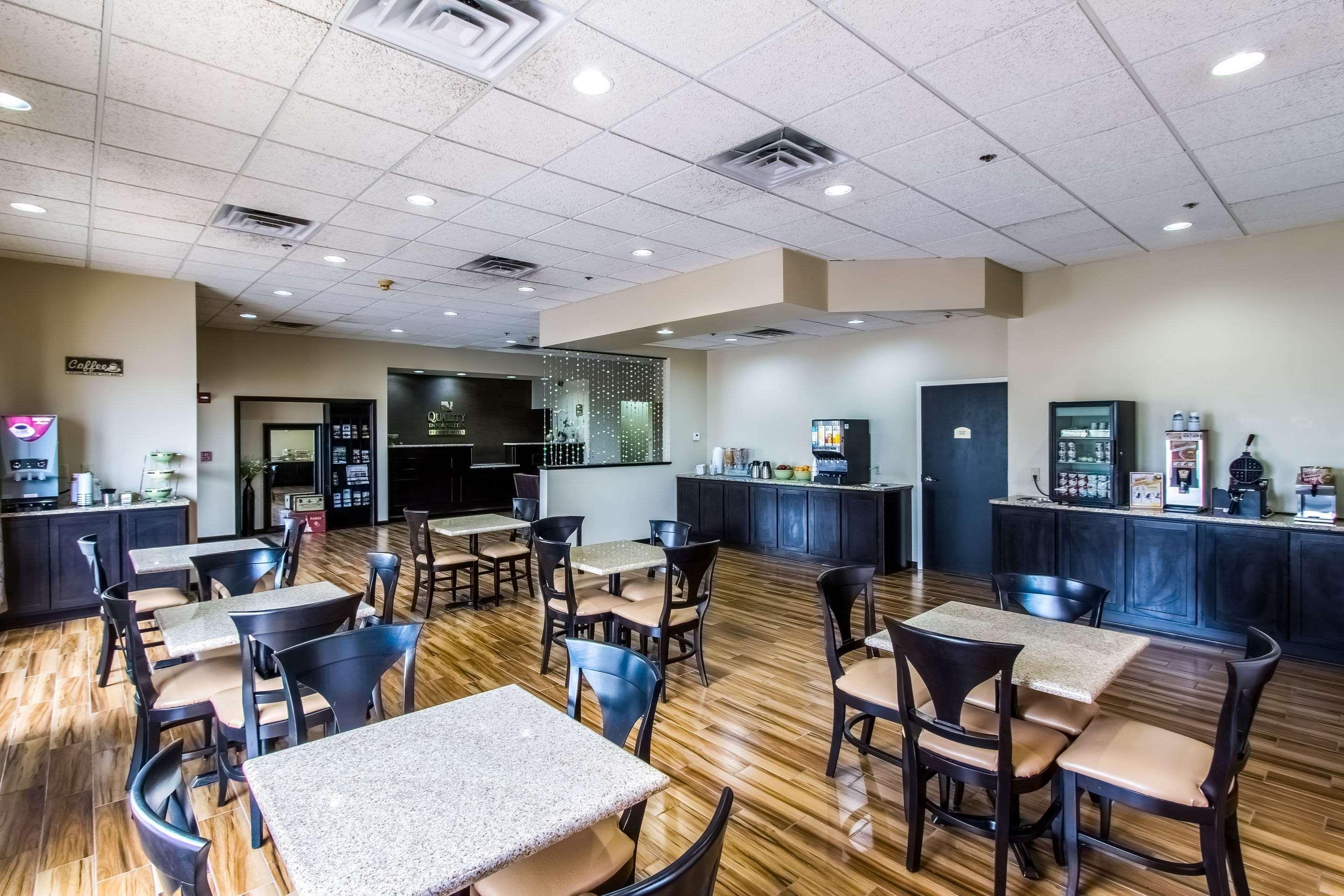 Quality Inn & Suites Moline - Quad Cities Экстерьер фото
