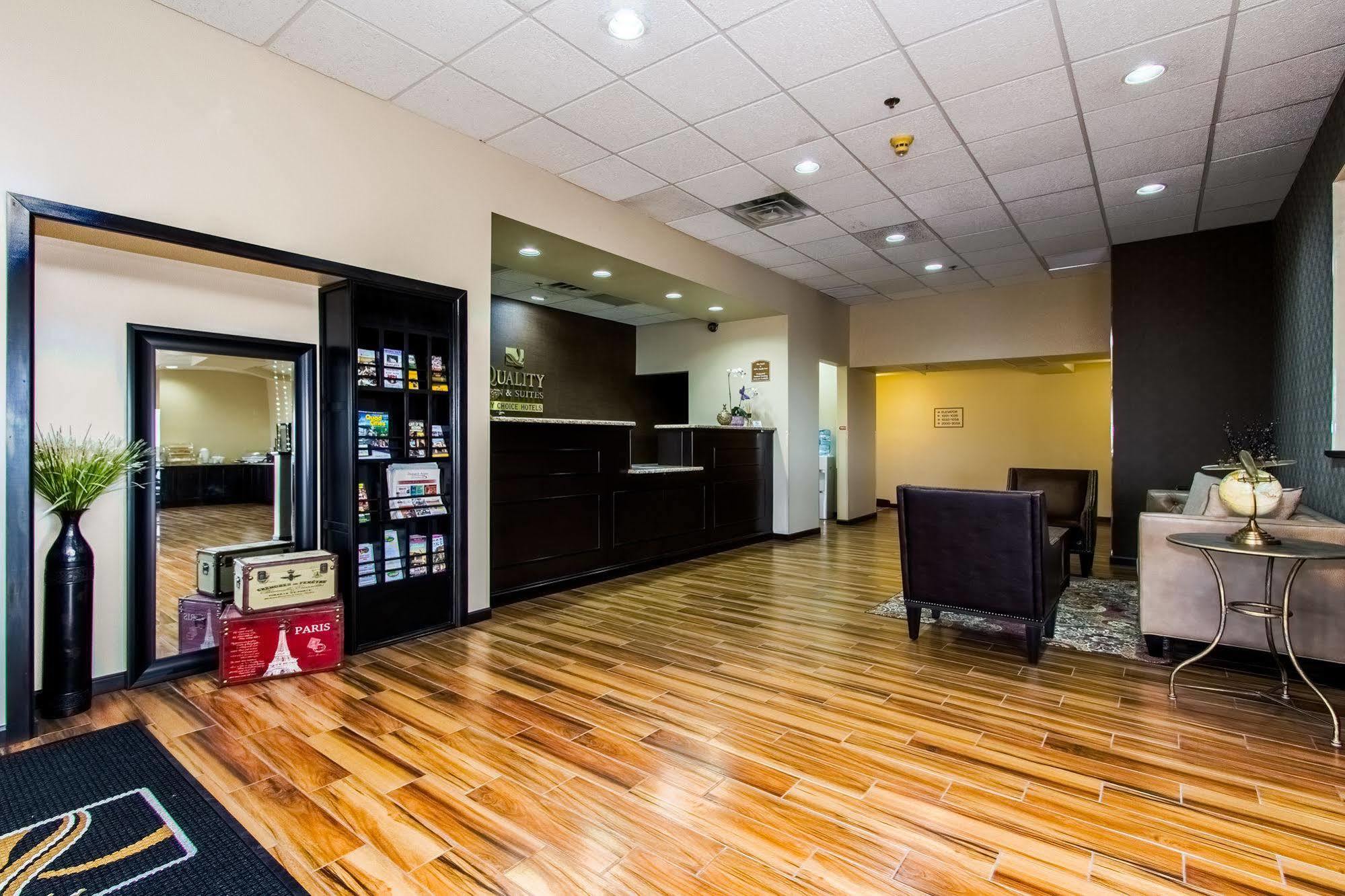 Quality Inn & Suites Moline - Quad Cities Экстерьер фото