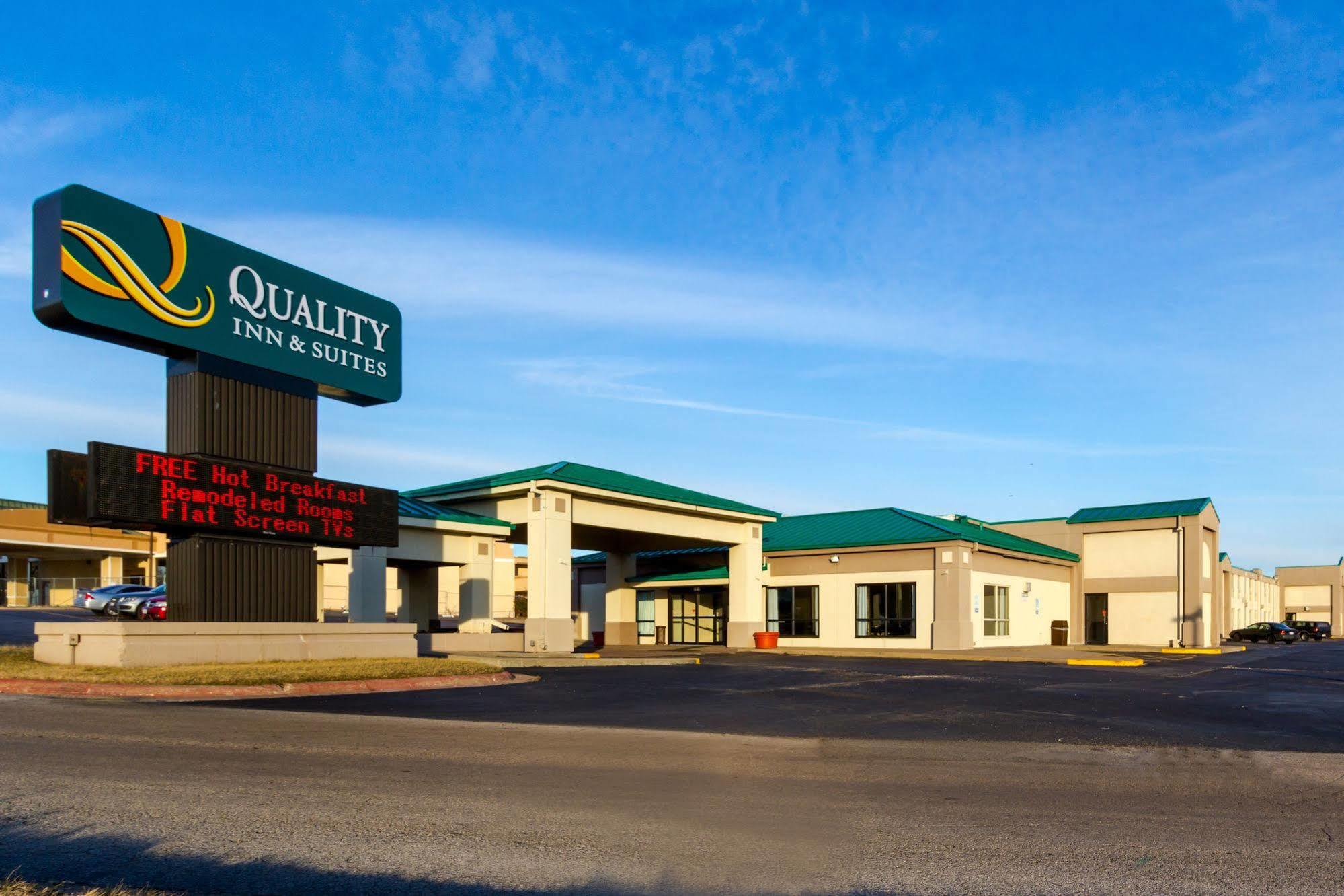 Quality Inn & Suites Moline - Quad Cities Экстерьер фото